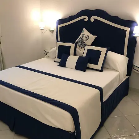 לינה וארוחת בוקר Viviani 4*